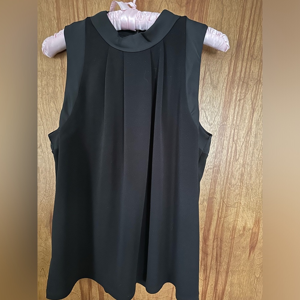 Ann Taylor Petite Women’s black sleeveless top with 1/4 zipper back. SP NWOT